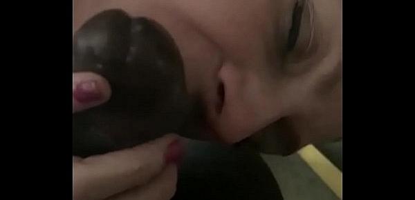 How a Southern Slutwife Properly WORSHIPS her Big Black Dick